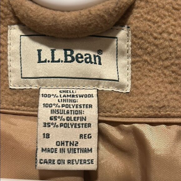 Tan Lambs wool Coat with Wide Lapels and Mid-Thigh Length - Picture 5 of 7